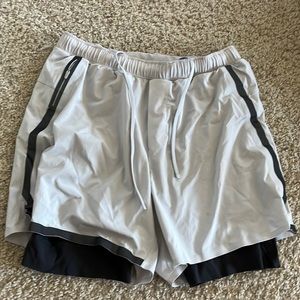 Men’s L lululemon lined shorts